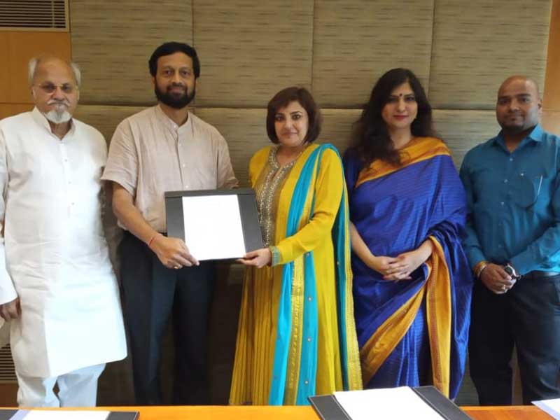 Dr. Sumi Gupta & Dr Praful Naik, MoU Singed