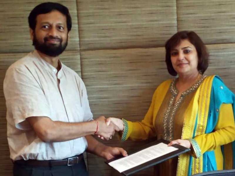 Dr. Sumi Gupta & Dr Praful Naik, MoU Singed
