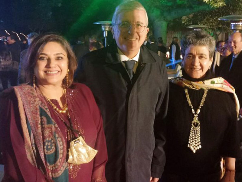 47.-Dr.-Sumi-Gupta-With-Italian-Ambassador-H.-E.-Mr.-Vincenzo-De-Luca-and-Vice-President,-ICUNR-Mrs.-Ratan-Kaul-Ji
