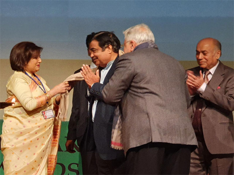 65.-Dr.-sumi-Gupta-With-Hon.-Minister--Shri--Nitin-Gadkari-Ji