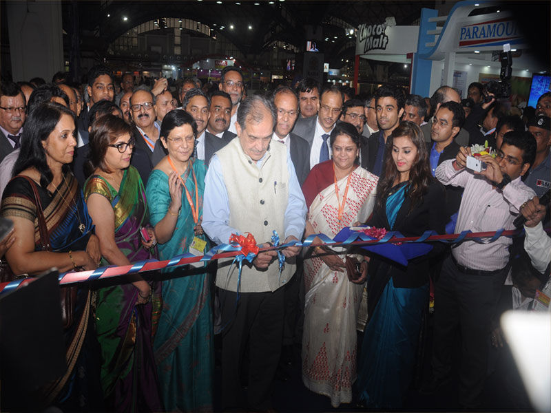 66.-Dr.-Sumi-Gupta-With-Hon’ble-Minister-of-Steel,-Chaudhary-Birender-Singh-and-Ms.-Aruna-Ji
