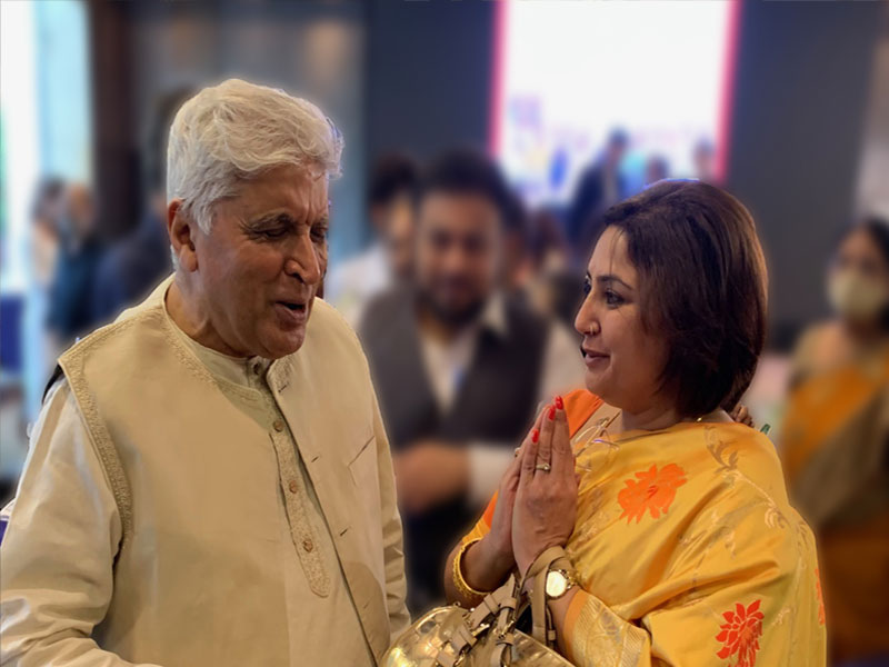 68.-Dr.-Sumi-Gupta-With-Lyricist-Javed-Akhtar-Ji