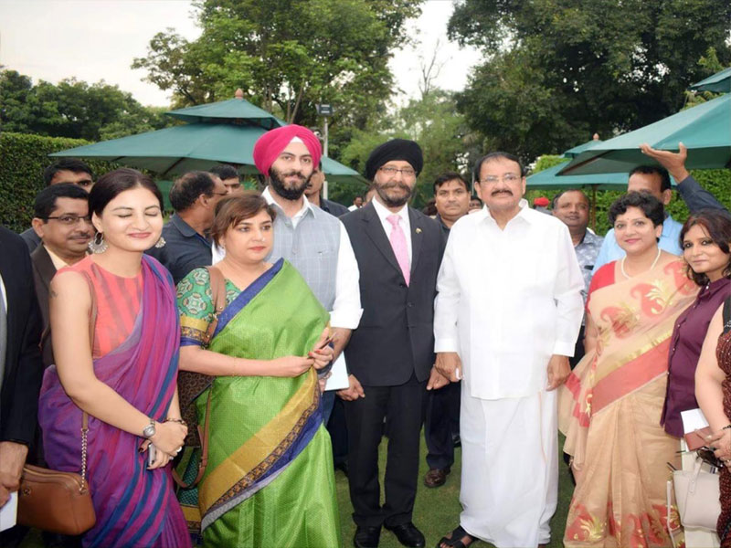75.-Dr.-Sumi-Gupta-With-Vice-President-Shri-M.-Venkaiah-Naidu-Ji